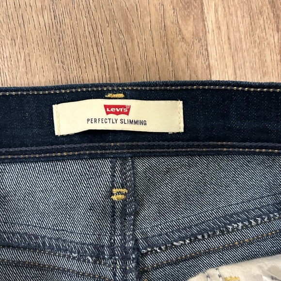 Levi’s denim skirt - Picture 2 of 3